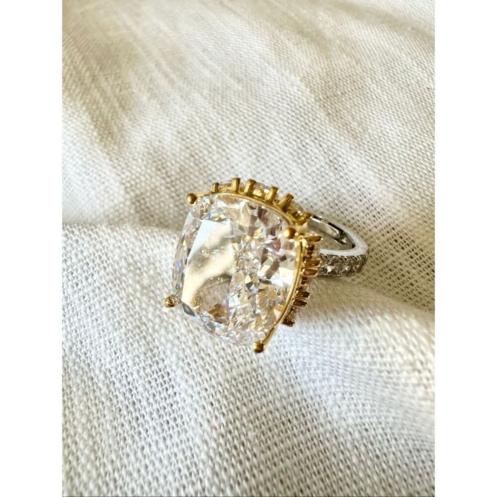 Gorgeous super sparkly cubic zirconia elongated cushion cut adjustable ring gold - Picture 3 of 12